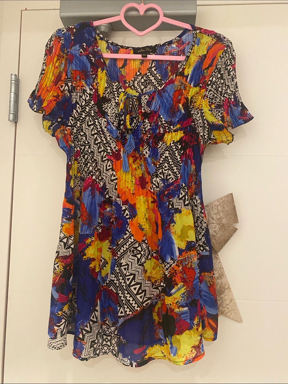 💕Vibrant Multicolor Printed Women’s Tie-Neck Top💕